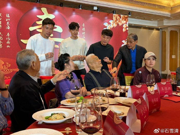 开云体育下载-石雪清：从七十年代徐根宝就为年老庆生，此恩情成中国足坛佳话